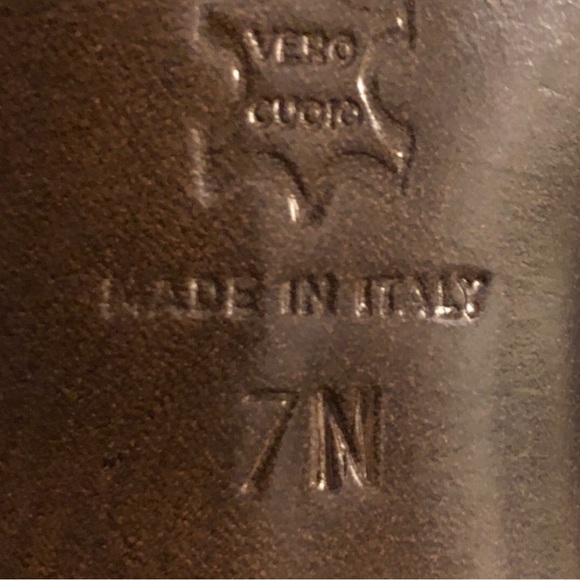 DONALD J. PILNAT Italian made ankle boots. Squared toe gives it a "Beatle Boots" - Picture 4 of 10